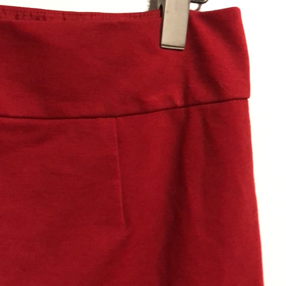 Short red Banana Republic pencil skirt with side zipper - Picture 5 of 7